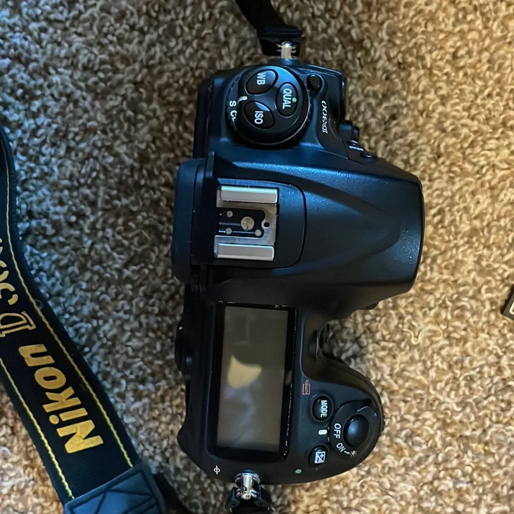 Nikon D300 DSLR w/ battery, charger, sigma 17-35 lens, Beseler bag & CF cards